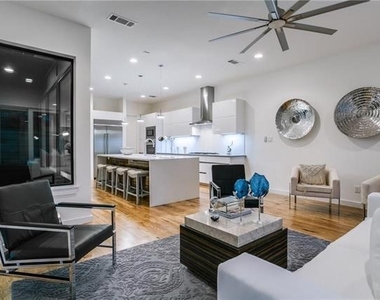 5425 Melrose Avenue - Photo Thumbnail 17