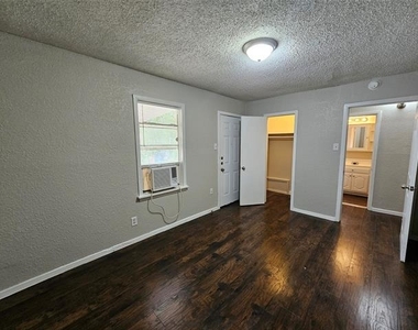 6401 Hollis Avenue - Photo Thumbnail 8