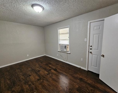 6401 Hollis Avenue - Photo Thumbnail 7