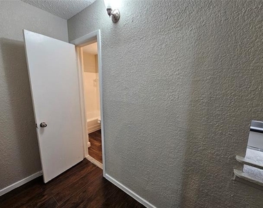 6401 Hollis Avenue - Photo Thumbnail 9