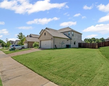 1206 Fox Chase Drive - Photo Thumbnail 3