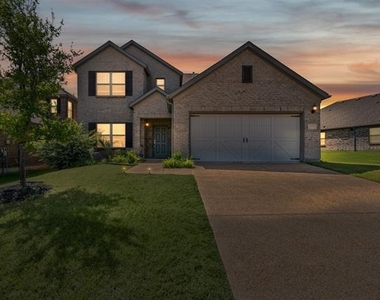 1206 Fox Chase Drive - Photo Thumbnail 4