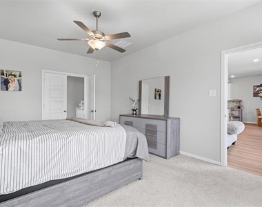 1206 Fox Chase Drive - Photo Thumbnail 18