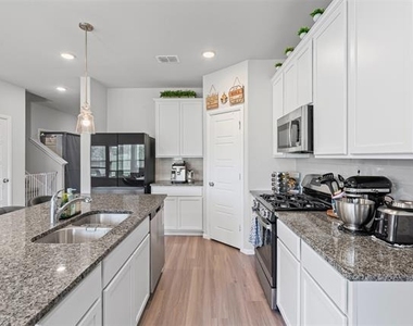 1206 Fox Chase Drive - Photo Thumbnail 15