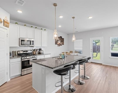 1206 Fox Chase Drive - Photo Thumbnail 13