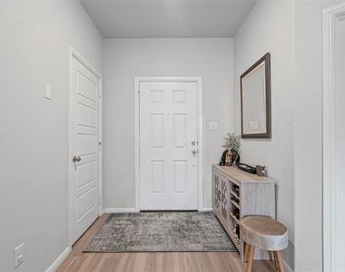 1206 Fox Chase Drive - Photo Thumbnail 6