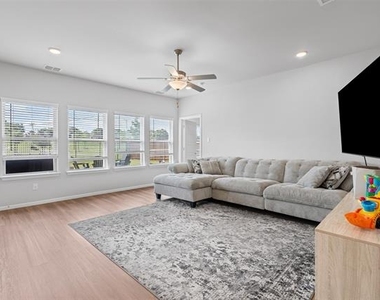 1206 Fox Chase Drive - Photo Thumbnail 12