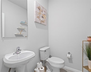1206 Fox Chase Drive - Photo Thumbnail 9