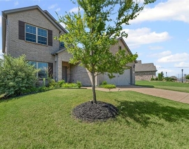 1206 Fox Chase Drive - Photo Thumbnail 2