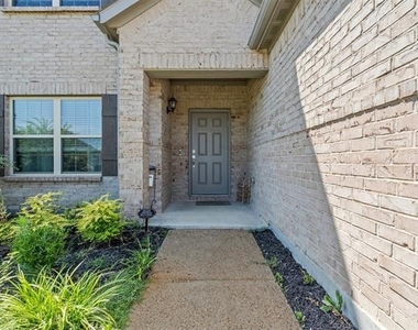 1206 Fox Chase Drive - Photo Thumbnail 5