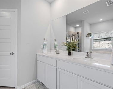 1206 Fox Chase Drive - Photo Thumbnail 21
