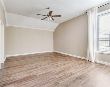 2608 Glenridge Drive - Photo Thumbnail 20