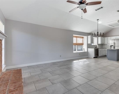 2608 Glenridge Drive - Photo Thumbnail 10