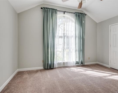 2608 Glenridge Drive - Photo Thumbnail 19
