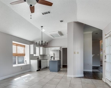 2608 Glenridge Drive - Photo Thumbnail 11