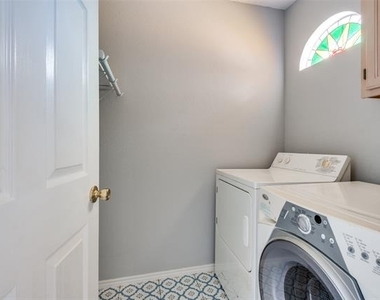 2608 Glenridge Drive - Photo Thumbnail 17
