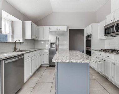 2608 Glenridge Drive - Photo Thumbnail 12