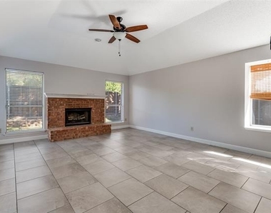 2608 Glenridge Drive - Photo Thumbnail 7