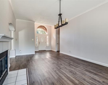2608 Glenridge Drive - Photo Thumbnail 6