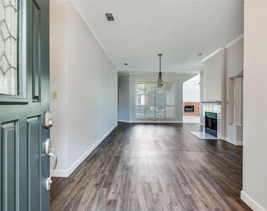 2608 Glenridge Drive - Photo Thumbnail 2
