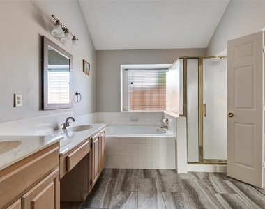 2608 Glenridge Drive - Photo Thumbnail 22
