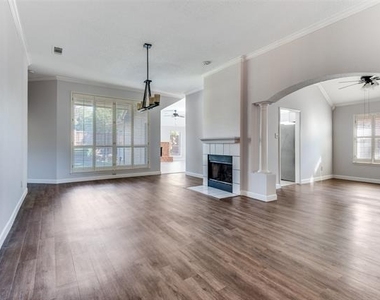 2608 Glenridge Drive - Photo Thumbnail 3