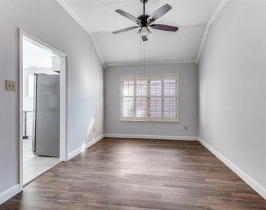 2608 Glenridge Drive - Photo Thumbnail 4