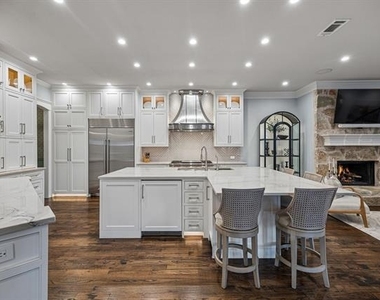 4954 Northshore Drive - Photo Thumbnail 8