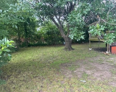 1711 Langford Street - Photo Thumbnail 11