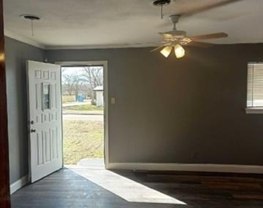1711 Langford Street - Photo Thumbnail 6