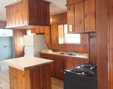 1711 Langford Street - Photo Thumbnail 4