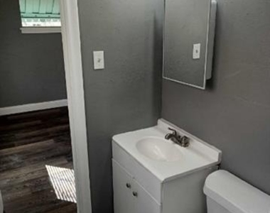 1711 Langford Street - Photo Thumbnail 7