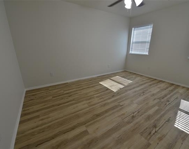 2393 Murphy Court - Photo Thumbnail 14