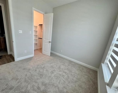 2930 Eleanor Drive - Photo Thumbnail 12