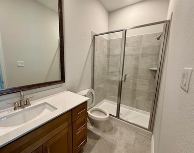 2930 Eleanor Drive - Photo Thumbnail 14