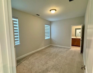 2930 Eleanor Drive - Photo Thumbnail 22