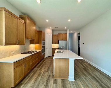 2930 Eleanor Drive - Photo Thumbnail 3