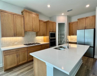 2930 Eleanor Drive - Photo Thumbnail 4