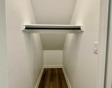 2930 Eleanor Drive - Photo Thumbnail 8