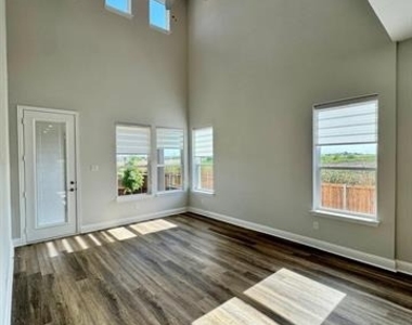 2930 Eleanor Drive - Photo Thumbnail 2