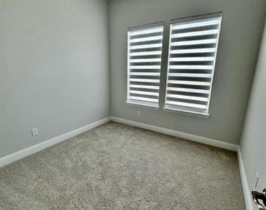 2930 Eleanor Drive - Photo Thumbnail 11