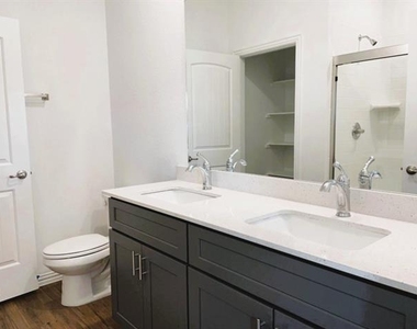 114 Providence Avenue - Photo Thumbnail 8