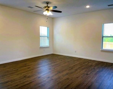 114 Providence Avenue - Photo Thumbnail 6