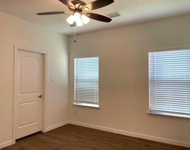 114 Providence Avenue - Photo Thumbnail 5