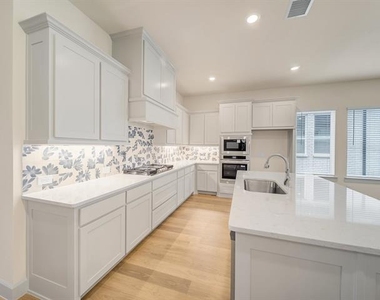 4712 Tippett Drive - Photo Thumbnail 4