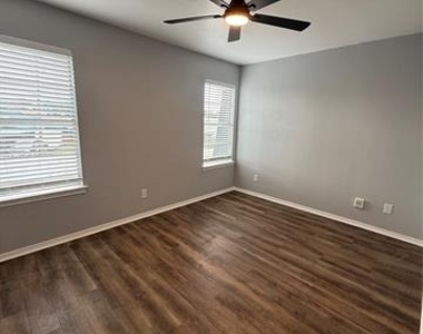 2742 Saint George Place - Photo Thumbnail 2