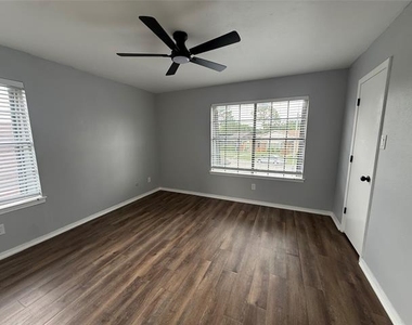 2742 Saint George Place - Photo Thumbnail 3