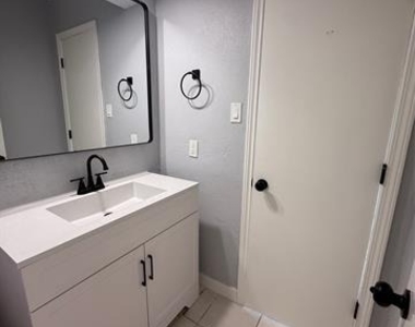 2742 Saint George Place - Photo Thumbnail 6