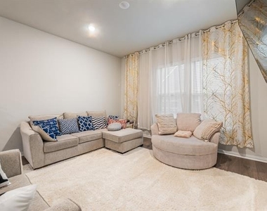 4525 Ward Street - Photo Thumbnail 7