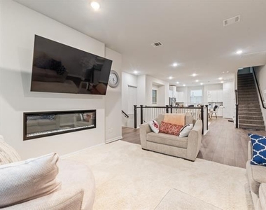4525 Ward Street - Photo Thumbnail 3